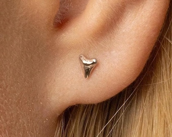 Shark Tooth Stud, Threadless Flat Back Earring, Minimalist Style, A-SS1105