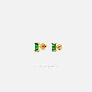 Tiny Emerald Baguette Stud Earring, Unisex, Gold, Silver SHEMISLI SS023 Butterfly End, SS455 Screw Ball End (Type A)