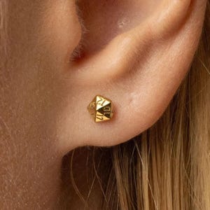 Icosahedron Dice Stud, Threadless Flat Back Earring, Minimalist Style, A-SS1115