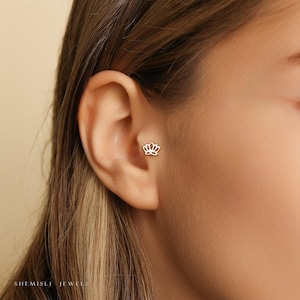 Tiny Open Lotus Threadless Flat Back Tragus Stud, 20,18,16ga, 5-10mm Unisex, Surgical Steel SHEMISLI SS913