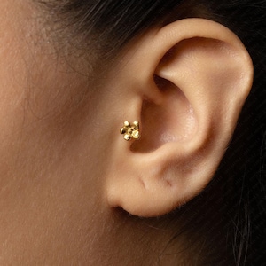 Petite boucle d'oreille tragus violette sans fil à dos plat, fleur de naissance de février, calibre 20,18,16, 5-10 mm unisexe, acier chirurgical SHEMISLI SS1048