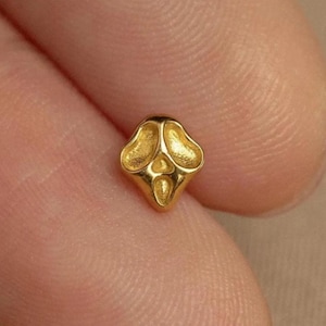 Spooky Ghost Face Stud, Threadless Flat Back Earring, Minimalist Style, A-SS1111
