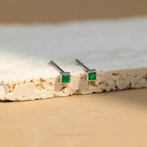 Tiny Emerald Square CZ Stud, Cube Earring, Unisex, Gold, Silver SHEMISLI SS022