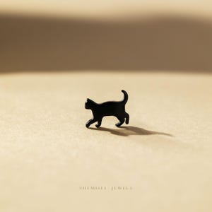 Tiny Walking Black Cat Threadless Flat Back Earring, 20,18,16ga, 5-10mm Unisex, Surgical Steel SHEMISLI SS991