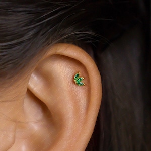 Tiny 3 Leaf Emerald Threadless Flat Back Earring, 20,18,16ga, 5-10mm, Unisex, Surgical Steel, SHEMISLI SS550