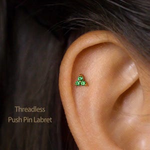 Petite boucle d'oreille sans fil à dos plat 3 pétales de fleur émeraude, calibre 20,18,16, 5-10 mm, unisexe, acier chirurgical, SHEMISLI SS545