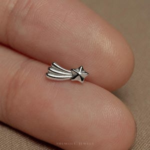 Tiny Shooting Star Threadless Flat Back Earring, 20,18,16ga, 5-10mm Unisex, Surgical Steel SHEMISLI SS1285
