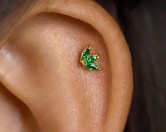 Emerald Trillium Flower Stud, Threadless Flat Back Earring, Minimalist Style, A-SS550