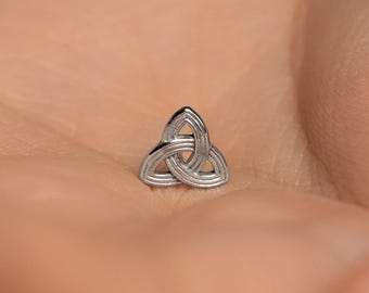 Clou d'oreille symbolique Triquetra, boucle d'oreille sans filet à dos plat, style minimaliste, A-SS1347