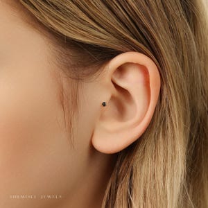 Petit clou tragus sans filetage à dos plat en pierre noire, calibre 20,18,16, 5-10 mm, unisexe, acier chirurgical, SHEMISLI SS521