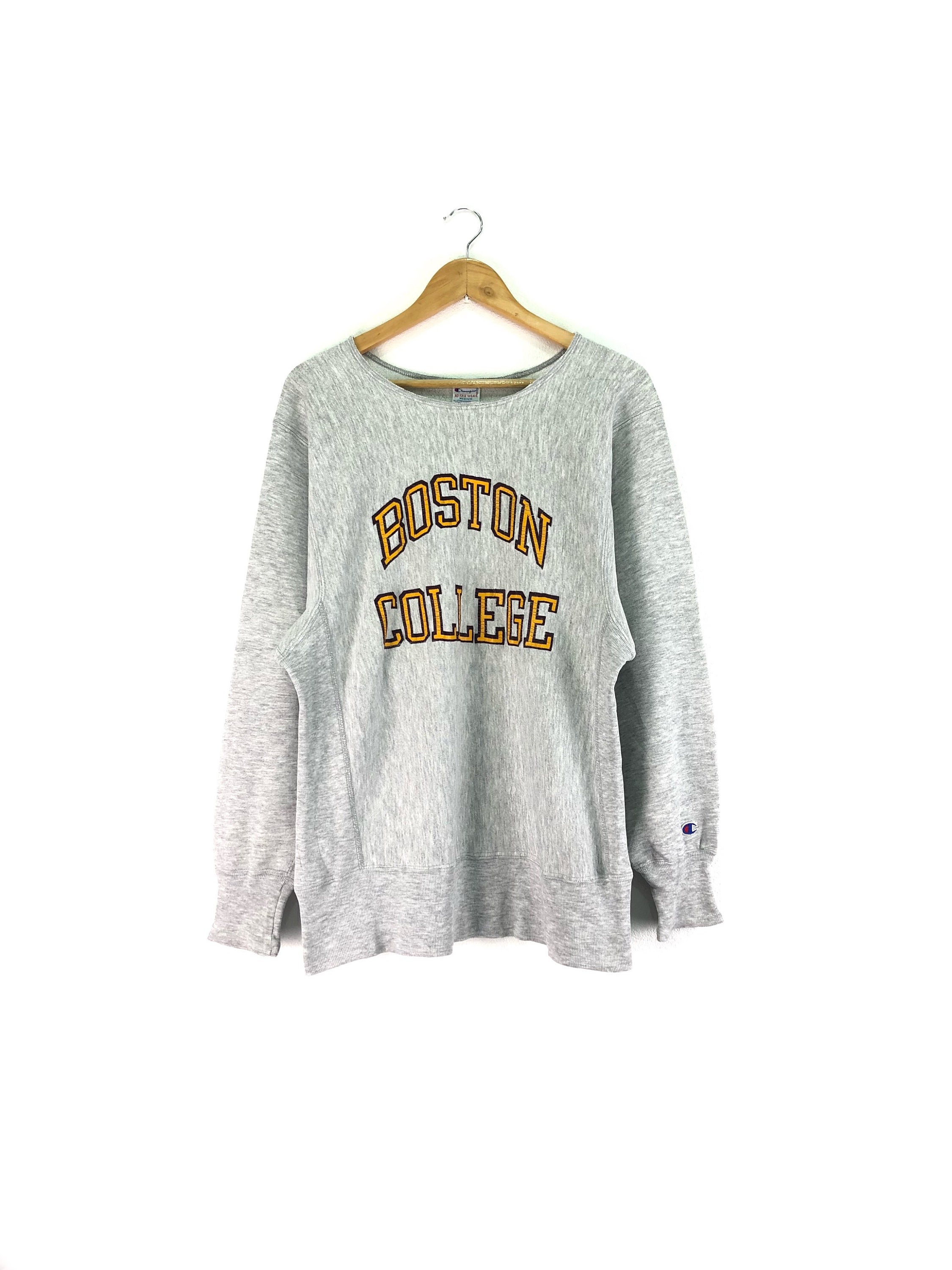 Armure inverse CHAMPION Vintage X Boston College sort à gros Logo couleur gris argent Streetwear vêtements taille moyenne poitrine 20" Armure inverse CHAMPION Vintage X Boston sort College sort Boston à gros Logo couleur gris argent Streetwear vêtements taille moyenne poitrine 20