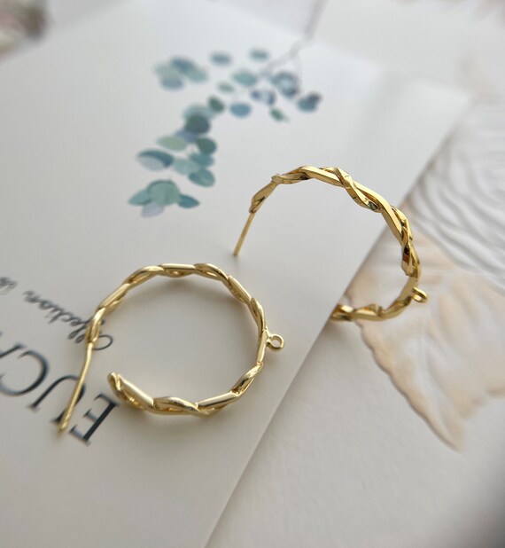 Orecchini A Cerchio Intrecciati Da 30 Mm Placcati Oro Rosa: Il Tocco Chic Per Ogni Occasione