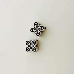 2Pcs Sterling Silver Flower Beads / 7x7mm / Hole 0.7mm / Thickness 3mm