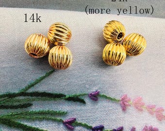 2個、ゴールドキュービックジルコニアロックチャーム（7 x 4 mm