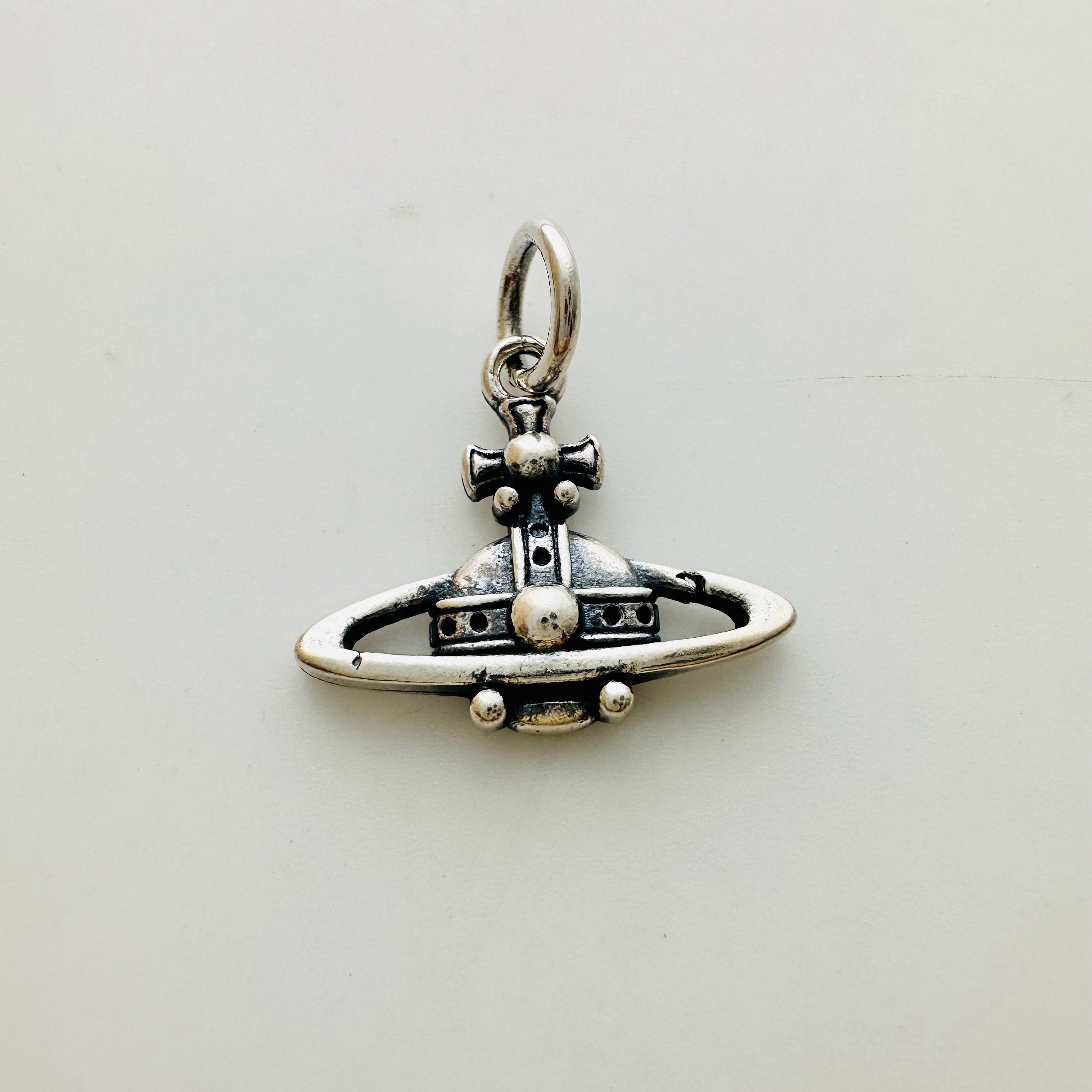 2013-14新作! Vivienne Westwood 黒xシルバーのベルトリング