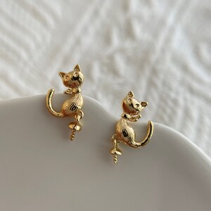 1 pair gold cat stud earring / post earrings findings / earring making / jewelry supply / earring supplies / 13x8mm