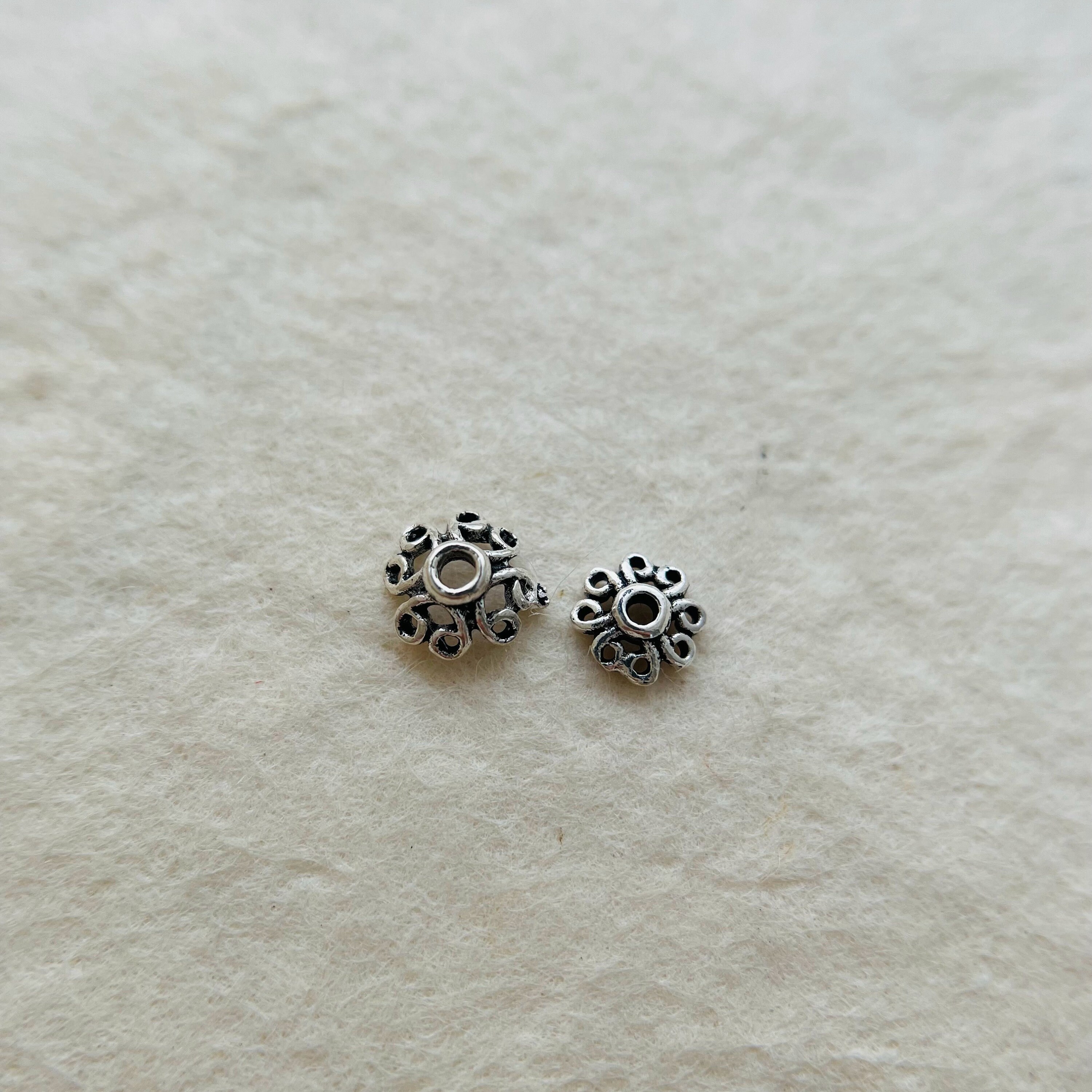10 Perles Calotte Fleur Viel Argent - Diamètre 5 Mm - Neuf - Fabriqué En France
