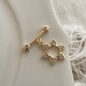 1 set of 14k gf flower toggle clasp