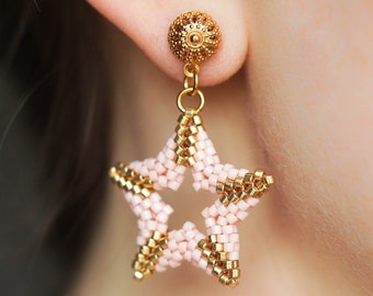 Boucles d'oreilles Beaded Star - Boucles d'oreilles en or rose - Bijoux en perles de rocaille - Cadeau pour femme - Boucles d'oreilles pendantes géométriques - Boucles d'oreilles uniques
