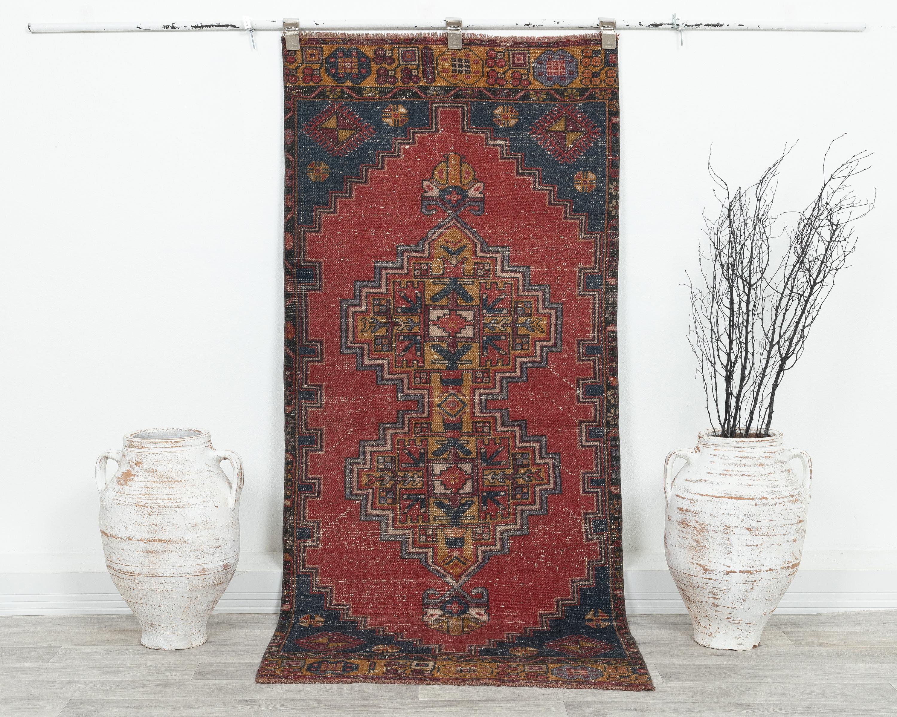 小さなヴィンテージトルコ製ウシャックラグ 3x7：手作り寝室用ラグ