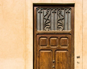 Spanische Wandkunst, Reisefotografie, Spanien-Druck, rustikale Spanien-Kunst, Europa - Xativa-Tür, alte antike Holztür mit viel Charakter
