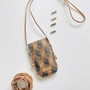 Cell phone case crossbody in PRISMA, metal selectable, size adjustable, smartphone MAX, cell phone case, sustainable, cell phone chain, practical on the go