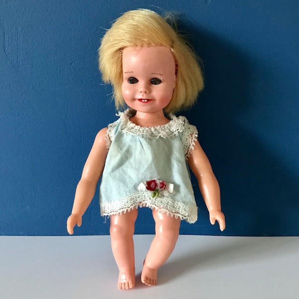 Vintage Deluxe Reading Corporation Suzy Cute doll.