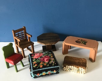 Vintage 12th scale dollhouse furniture.