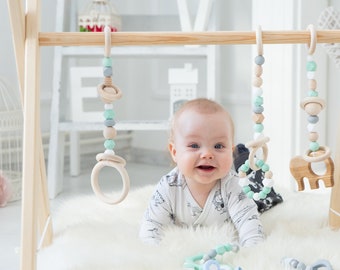 Salle de sport en bois pour bébé menthe avec 3 jouets / Décoration parfaite pour la chambre de bébé / Centre d'activités Montessori