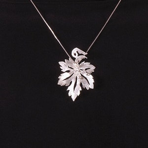 Handcrafted vine leaf silver pendant, leaf pendant, fall/autumn wedding, bridal party gift, nature jewelry, jewelry gift for women