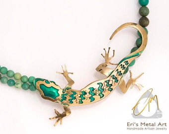Hand carved brass Lizard necklace, green agate beaded necklace, short chain necklace, nature necklace, reptile necklace, womens jewelry