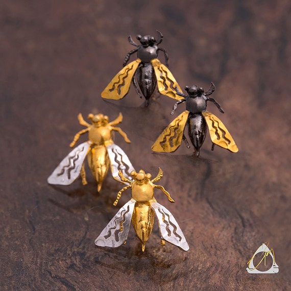 Boucle D'oreille Insecte Dorée Vintage Femme — Neuf Sans Emballage