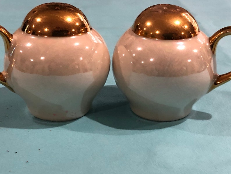 Georgian Homer Laughlin 1940/'s Eggshell Iridescent White and Gold Salt and Pepper Shaker Set