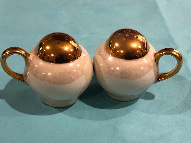 Georgian Homer Laughlin 1940/'s Eggshell Iridescent White and Gold Salt and Pepper Shaker Set
