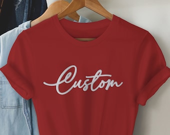 Camiseta con estampado de letra cursiva personalizado, camiseta con nombre con estampado de letra cursiva personalizado, camiseta con estampado de letra cursiva personalizado, camiseta con texto personalizado con estampado de letra cursiva, tu texto, camiseta con estampado de letra cursiva personalizado