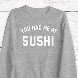 Bluza You Had Me at Sushi - Zabawna - Japońska bluza - Ramen - Zima - Zimno - Przytulnie - Jedzenie - Miłośnik sushi - Unisex