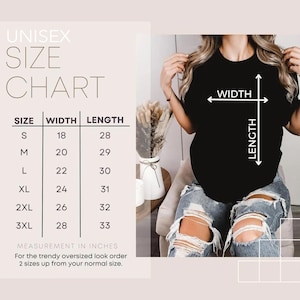 K&ouml;nnte beinhalten: Eine Unisex-Gr&ouml;&szlig;entabelle f&uuml;r ein T-Shirt, die eine Tabelle mit den Gr&ouml;&szlig;en S bis 3XL sowie die entsprechenden Breiten- und L&auml;ngenma&szlig;e in Zoll anzeigt. Die Tabelle enth&auml;lt eine visuelle Anleitung auf einem schwarzen T-Shirt zur Messung.