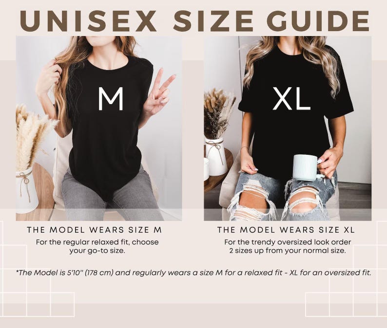 K&ouml;nnte beinhalten: Ein Unisex-Gr&ouml;&szlig;enleitfaden mit zwei schwarzen T-Shirts. Das linke Bild zeigt ein T-Shirt in Gr&ouml;&szlig;e M, das rechte Bild ein T-Shirt in Gr&ouml;&szlig;e XL. Der Text umfasst UNISEX SIZE GUIDE, M, XL, THE MODEL WEARS SIZE M, THE MODEL WEARS SIZE XL.