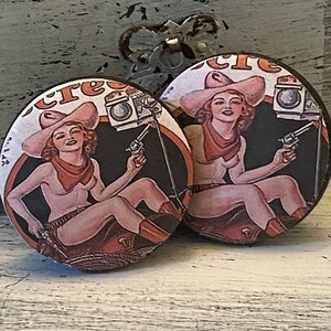 Boutons d'armoire ou poignées de tiroir Wild West cowgirl osés, faits main en bois, lot de 2