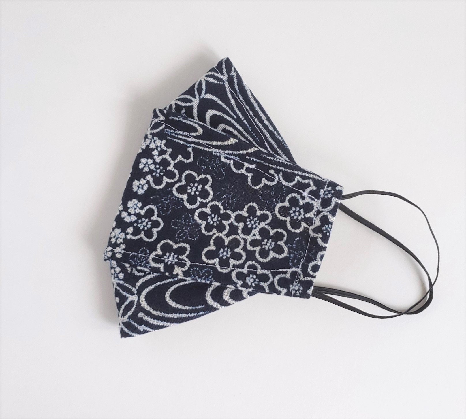 3D Origami Gesichtsmaske | Indigo Patchwork | Japanische Textilien | Qualitäts-Baumwolle | Filtertasche | No Fog Maske | FREE Filtereinsätze | 2lagig