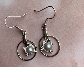 Pearl Cat Face Charm Hoop Earrings