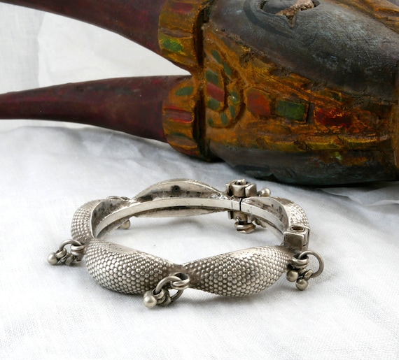Antique tribal silver bracelet from Rajasthan : et