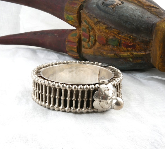Antique silver wedding bracelet from Rajasthan : i