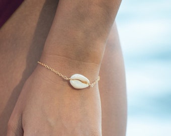 Cowrie Shell Bracelet, Seashell Bracelet , Gold filled natural Cowrie Seashell, Beach Jewelry, Handmade gold jewelry