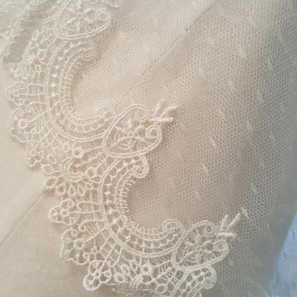 Light Ivory Swiss dot vintage lace veil, short veil, vintage veil, fingertip length veil, weddings, veils, bridal veils, Unique veil