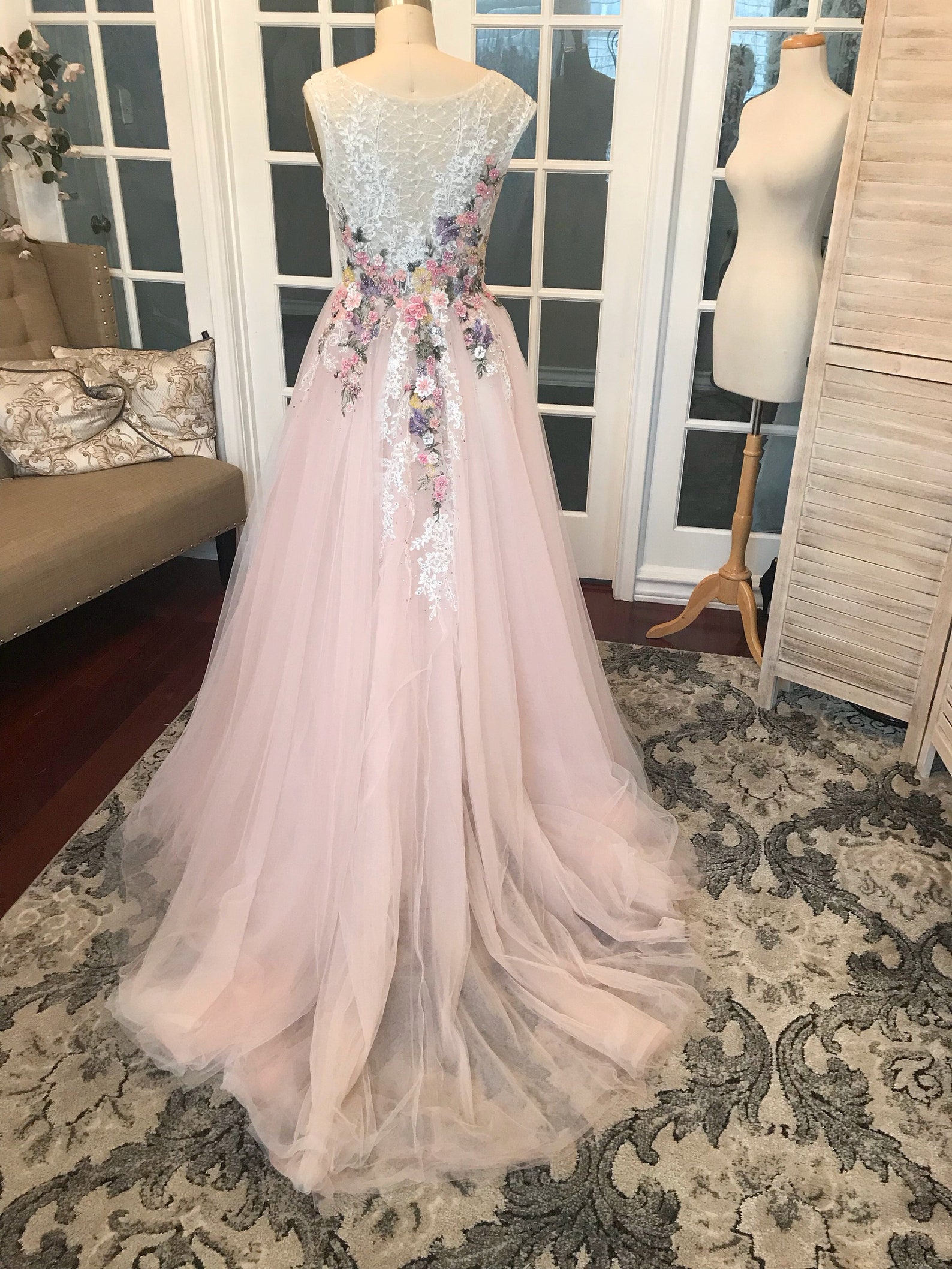 Elegant Beaded Colored Wedding Dress: Crafted for Timeless Beauty