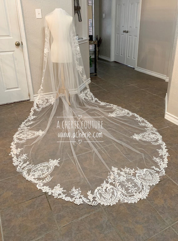 Gorgeous Scalloped Bridal Veil with Floral Lace