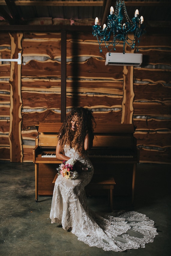 beaded scalloped wedding dress Lace Scalloped Sweetheart Neckline A Line Bridal Gown Off White / Lace / 12