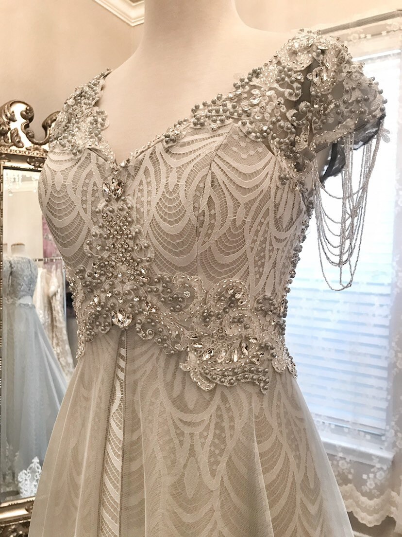 grey vintage wedding dress Custom-made Vintage Silver Grey Off-Shoulder Grey dresses for wedding with Lace Appliques, Tulle A-Line Bridal Gown, and Sweep Train