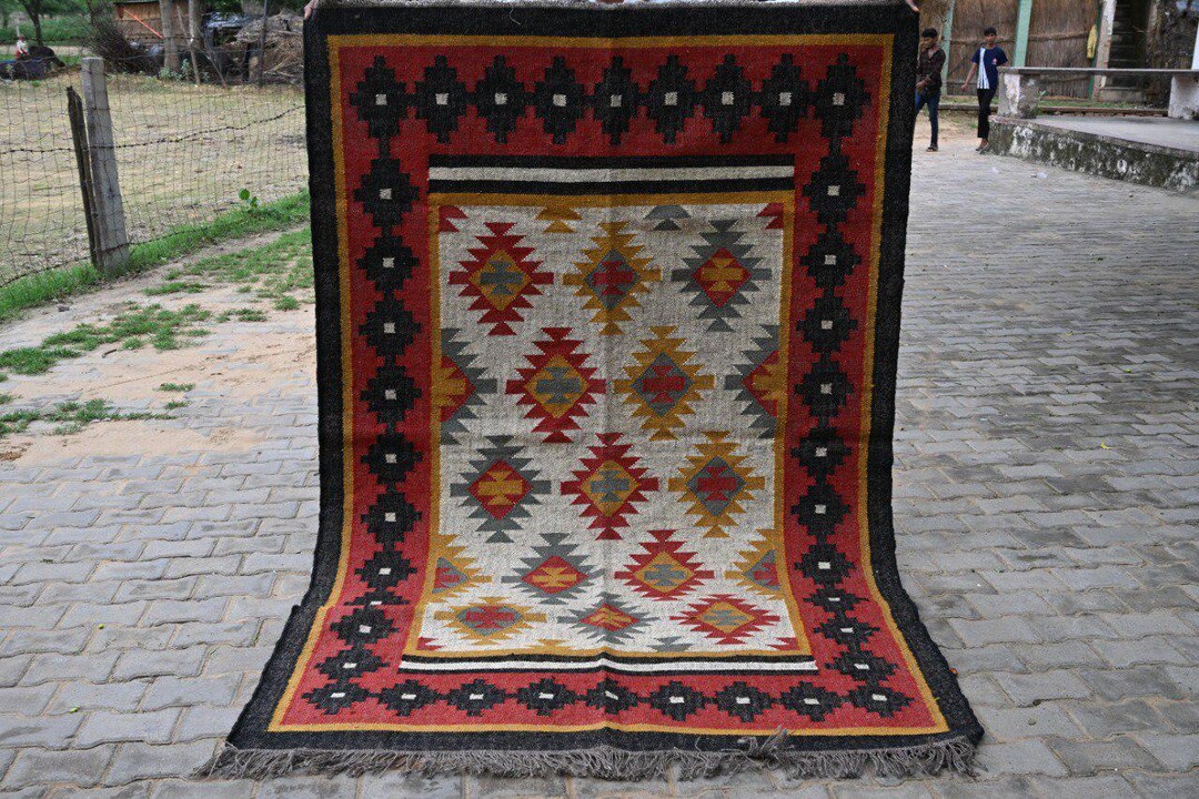 Kilim Rugs Border Handwoven Black Border Wool Jute Kilim Rug Indian Handmade Kilim ...